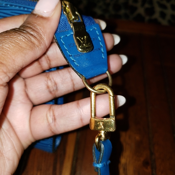 Authentic pre-owned Louis Vuitton Epi Wrislet - Picture 4 of 10